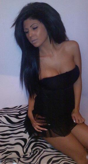 Georgia Hottie Hayley (26) Loves Older Men