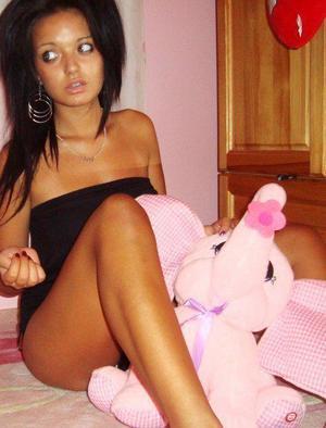 Ella from Weed, New Mexico is looking for adult webcam chat