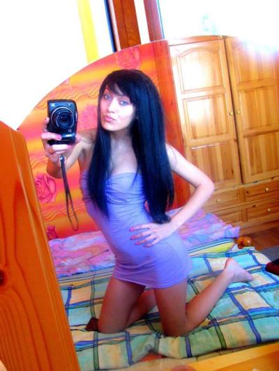 Dominica from Middletown, California is looking for adult webcam chat