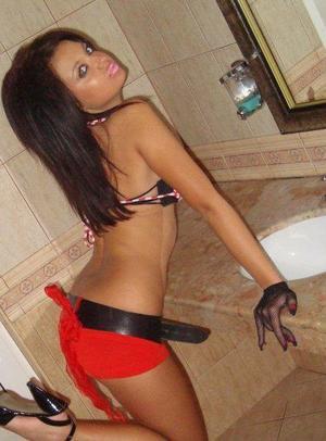 Melani from Chigniklagoon, Alaska is looking for adult webcam chat