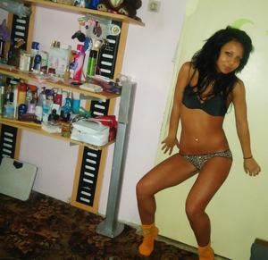 New York Hottie Libby (23) Loves Older Men
