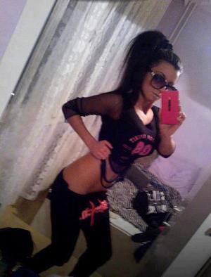 Meet local singles like Adah from Mineral Point, Wisconsin who want to fuck tonight
