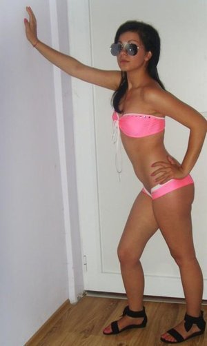 Casual Flirt Gisselle (27)‚ Texas Girl Into Older Guys