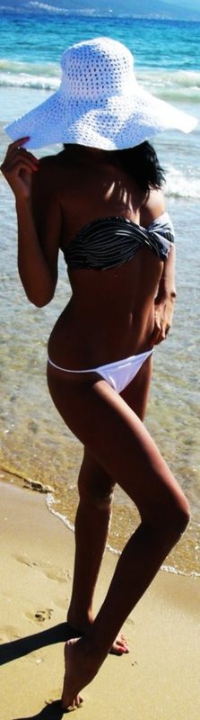 Florida Cutie Reina, 21 Wants to Chat with You