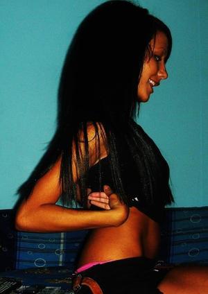 Claris from Carolina, Rhode Island is looking for adult webcam chat
