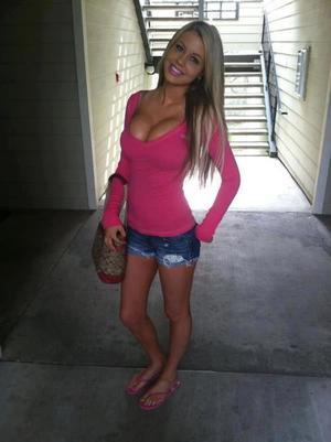 Lilliana from New York is looking for adult webcam chat