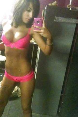 Hawaii Girl Susana (23) Wants to Connect with You