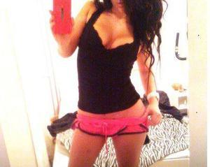 Meet 24-Year-Old Jalyn from Hawaii, She's Online Now