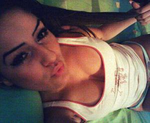 Ready to Chat? Nikki (28) from California Awaits