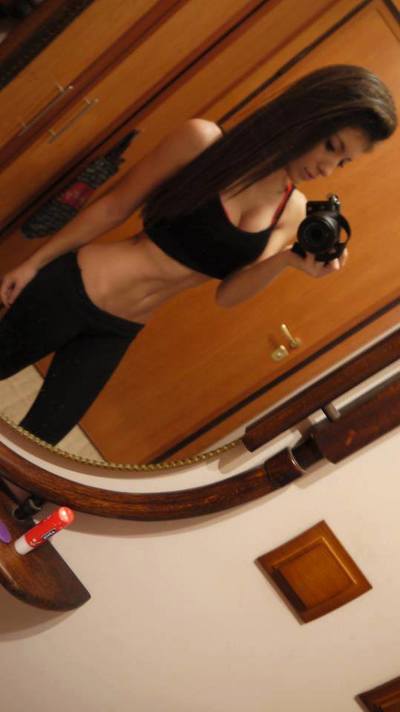New Jersey Hottie Hannah (22) Loves Older Men