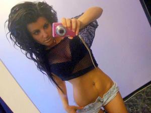 Dusti from Mckenzie, Tennessee is looking for adult webcam chat
