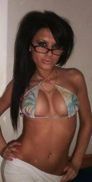 Sunni from  is looking for adult webcam chat