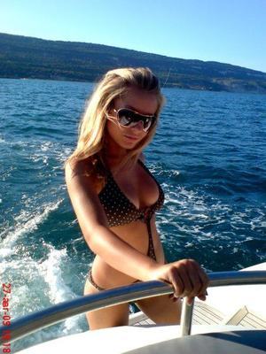 Lanette from Twin Lakes, Virginia is looking for adult webcam chat