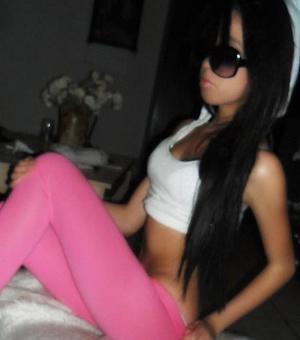 29-Year-Old Clarissa from British Colombia Wants Mature Play