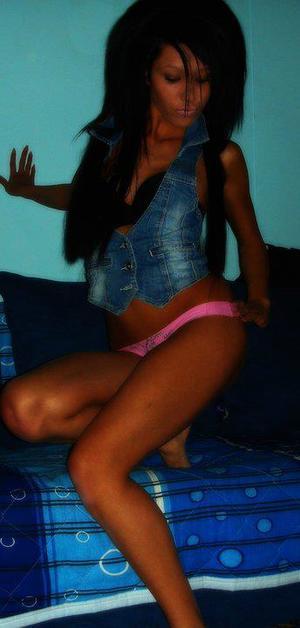 Yesenia from Missouri is looking for adult webcam chat