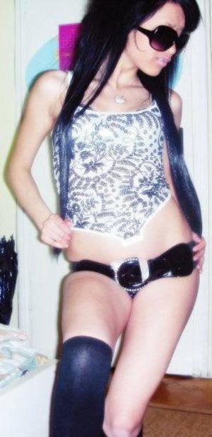 Cammie from Grove, Oklahoma is looking for adult webcam chat