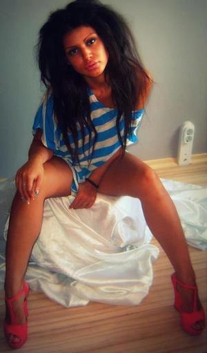 Looking for local cheaters? Take Scarlett from Florida home with you