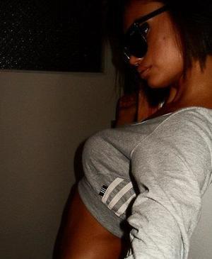 California Seductress Aileen, 29 Seeks Casual Affair