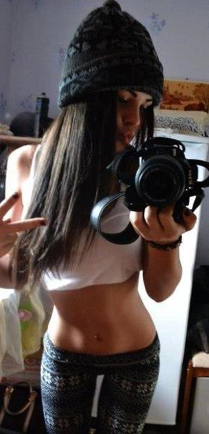 Deedee from Elloree, South Carolina is looking for adult webcam chat