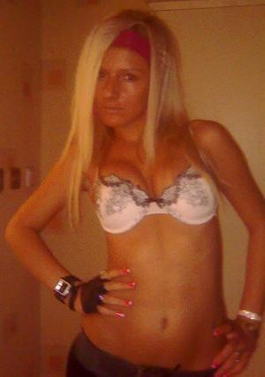 Jacklyn from Rolette, North Dakota is looking for adult webcam chat