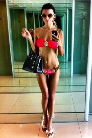 Escorts like Lizette are down to fuck you now!
