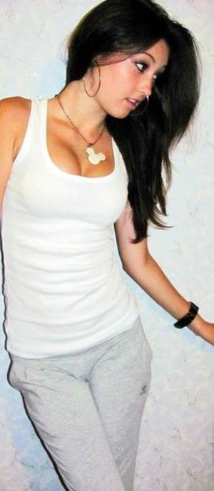 Discreet Tennessee Girl Ellen (23) Wants Mature Company