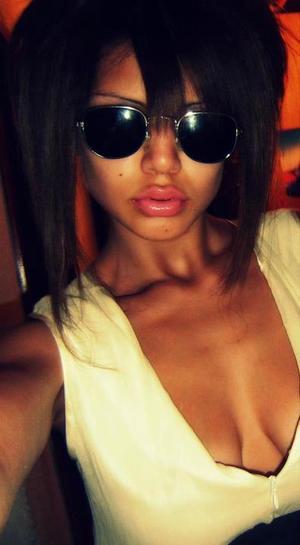 New: Kelsey, 21 from California, Looking for Older Men
