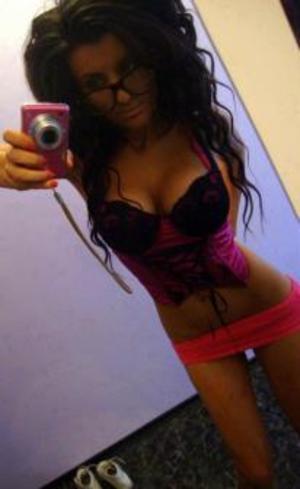 Paris (26) Wants a No-Strings Meetup in Texas