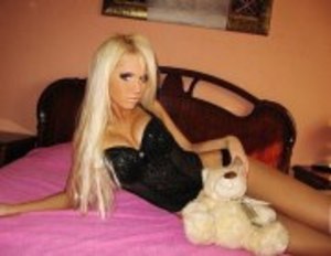 Liane from Silver Grove, Kentucky is looking for adult webcam chat