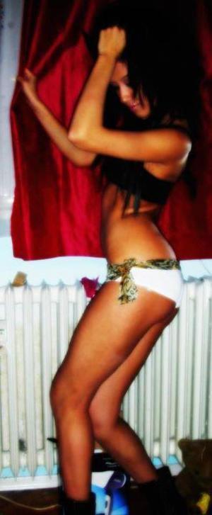 Looking for local cheaters? Take Sienna from New York home with you