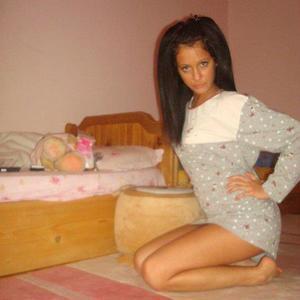 Reina from Texas is interested in nsa sex with a nice, young man