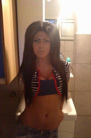Freeda from Millville, Delaware is looking for adult webcam chat
