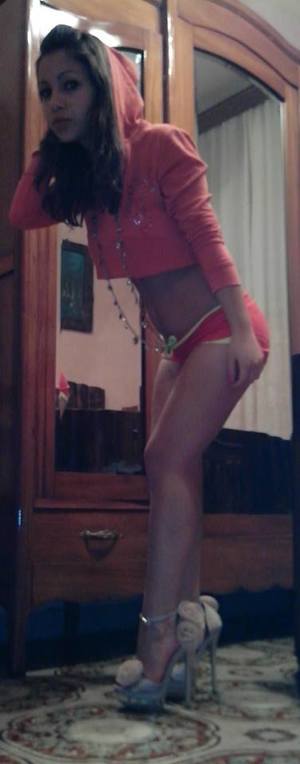 Looking for local cheaters? Take Julee from Essex Junction, Vermont home with you