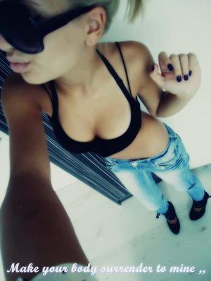Texas Babe Cadence, 23, Wants to Meet Older Men