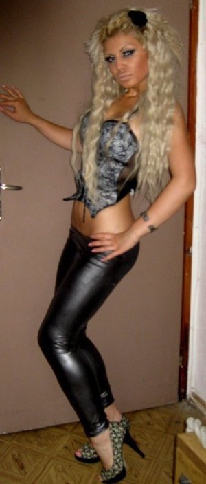 Washington Charm Kinsey (29) Looking for Older Match