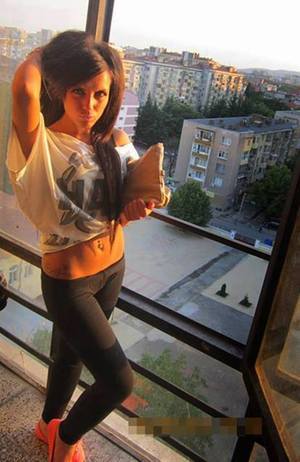 19-Year-Old Paula from District Of Columbia Wants Mature Play