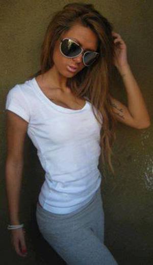 Shonda from Racine, Wisconsin is looking for adult webcam chat