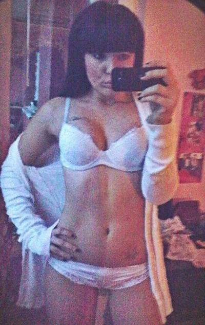 25-Year-Old Kathleen from New York Wants Mature Play